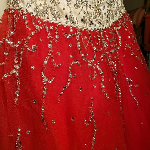 Strapless cream and red sequins gown - Picture 4 of 7